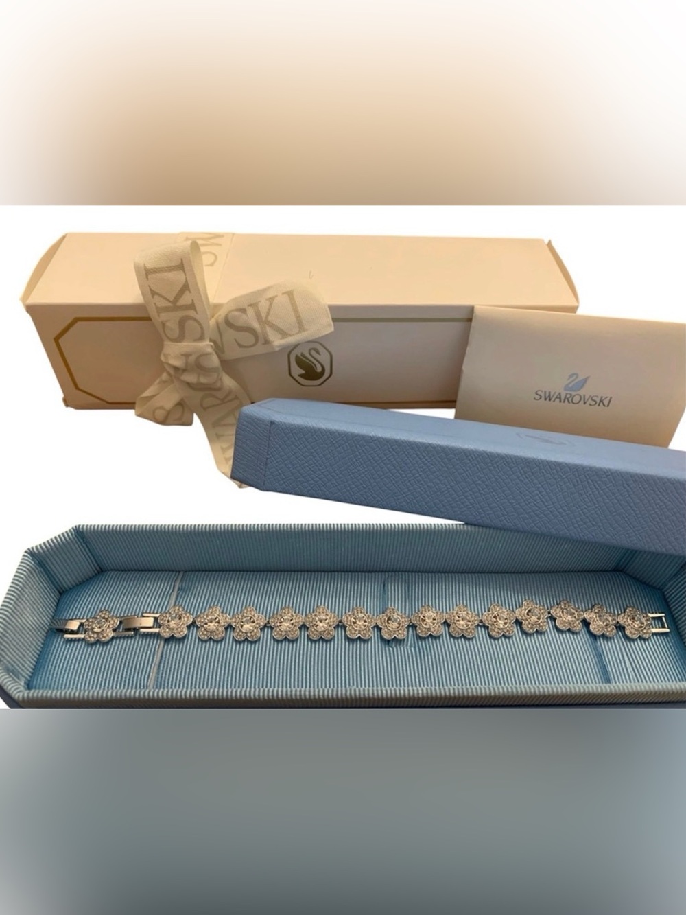 Ariana Grande x Swarovski
Bracelet Mix cut, Flower, White, Rhodium plated - Picture 6 of 6